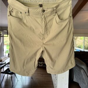 38/9 Prana Brion short